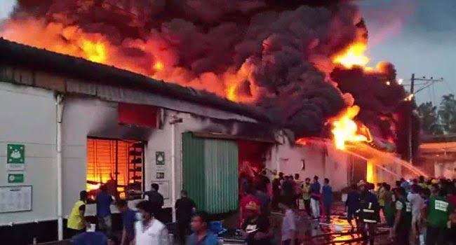 গাজীপুরে জুতার কারখানায় ভয়াবহ আগুন