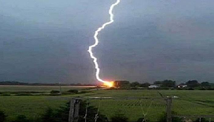 চাঁপাইনবাবগঞ্জে বজ্রপাতে ১৪ বরযাত্রী নিহত