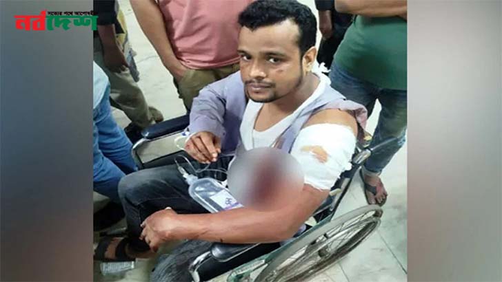 যাত্রাবাড়ীতে পুলিশ সদস্যের ওপর ছিনতাইকারীর হামলা, নিয়ে গেছে মোবাইল ও মানিব্যাগ